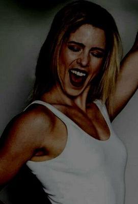 Emily Bett Rickards - Photo