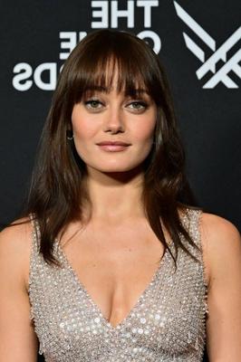 Ella Purnell (poussin des retombées)