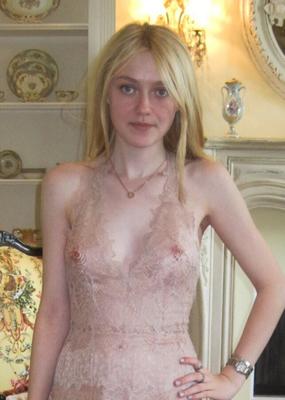 Dakota Fanning Transparente