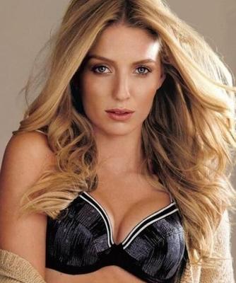 Annabelle Wallis linda mujer vol.