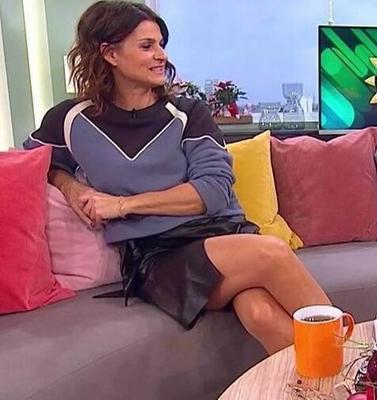 Marlene Lufen in Ledermini und hautfarbenen Nylons - Wixalarm