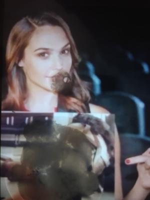 Gal Gadot cumtribute