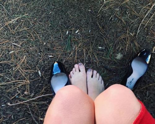 Anya Taylor has CRAZY CUTE FEET