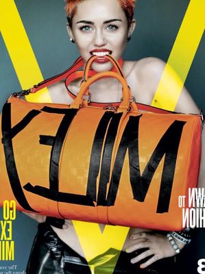 Miley Cyrus oben ohne und mit Butt Crack im V Magazine