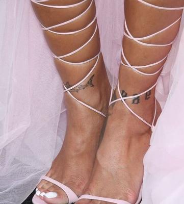 Fenty feet