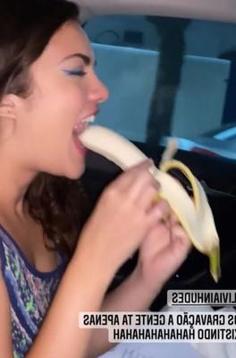 Comendo uma banana