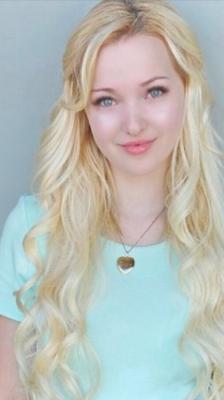 Dove Cameron toujours chaude