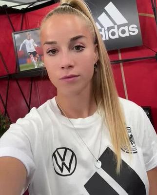 Giulia Gwinn / jogadora de futebol alemã