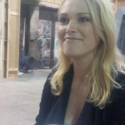 Eliza Taylor (j'adore cette viande de baise chaude avec ses gros seins)