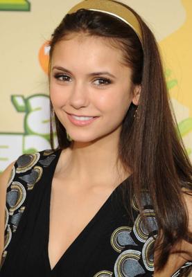 Nina Dobrev / atriz canadense