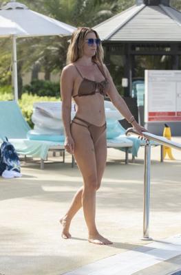 Danielle Lloyd in bikini at the pool in Dubai //