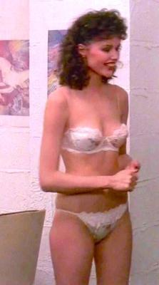 Geena davis en bragas y sujetador