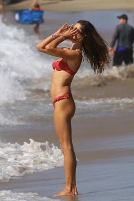 Celeb Bikini Alessandra Ambrósio em biquíni sexy