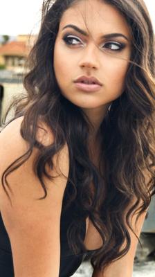 Inanna Sarkis / atriz canadense