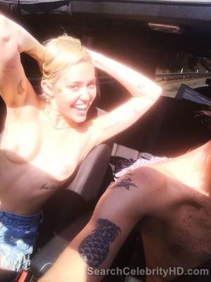 Miley Cyrus seins nus dans une nouvelle fuite de photos