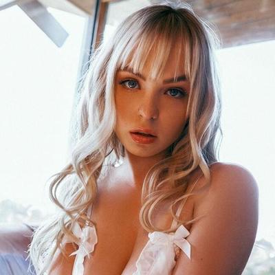 Star du porno: Lilly Bell