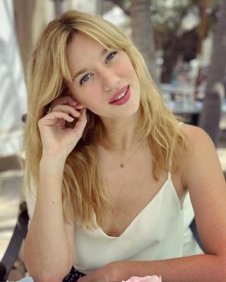 Yael Grobglas / French Actress