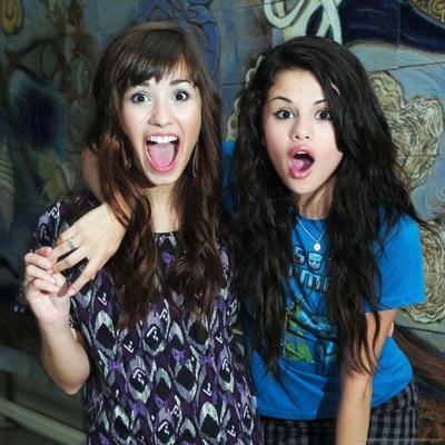 Selena Gomez Demi lovato Sperma Schlampen