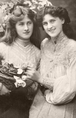 Sisters Phyllis and Zena Dare (early th Century)