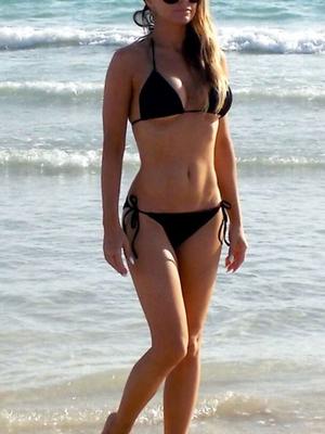 Carmen Electra black bikini