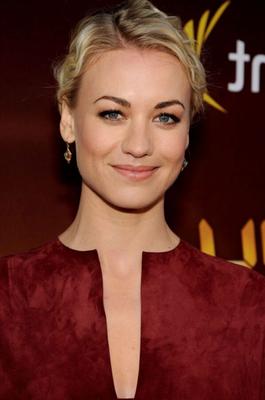 Yvonne Strahovski / Australian Actress #