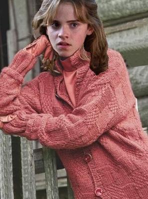 Hermione finge