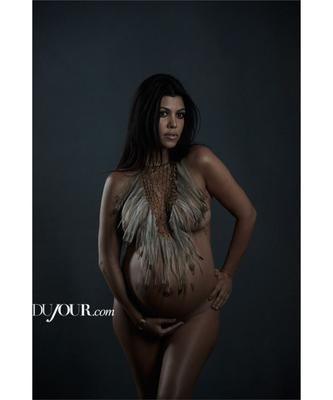 Kourtney Kardashian nue et enceinte