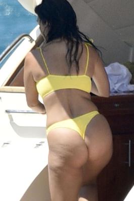 Kourtney Kardashian – Big Booty