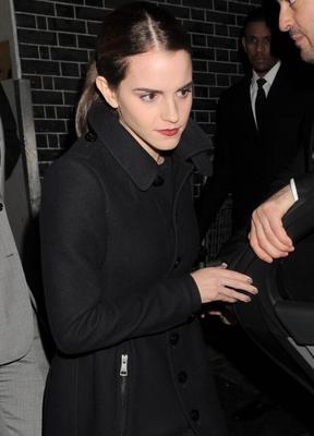 Emma Watson saindo do show privado de Lady Gaga em Londres