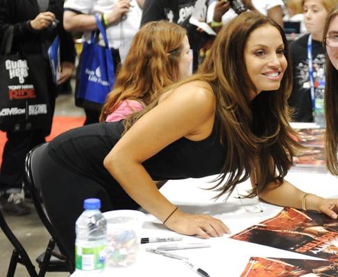 Trish Stratus bewirbt sich um Sperma