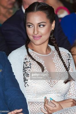 Sonakshi Sinha Gostosa