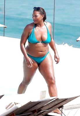 Queen Latifah en bikini azul