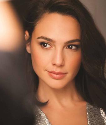 Gal Gadot descubre Shotas por primera vez [Una historia de SS]