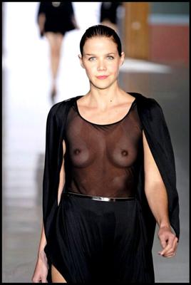 Maggie Gyllenhaal Nue Topless