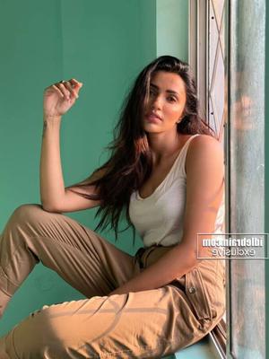 Akshara Gowda - Poses sensuais de celebridade indiana sexy de Bollywood