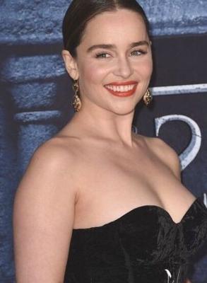 Emilia Clarke ist eine Schlampe