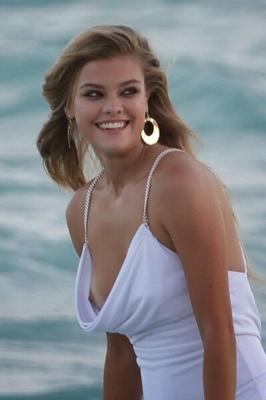 Nina Agdal Nipple slip