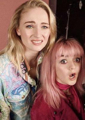 Sophie Turner und Maisie Williams 2