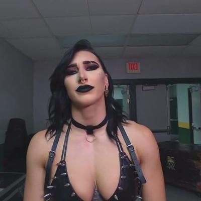 Rhea Ripley deep cleavage   VIDEO & PICS