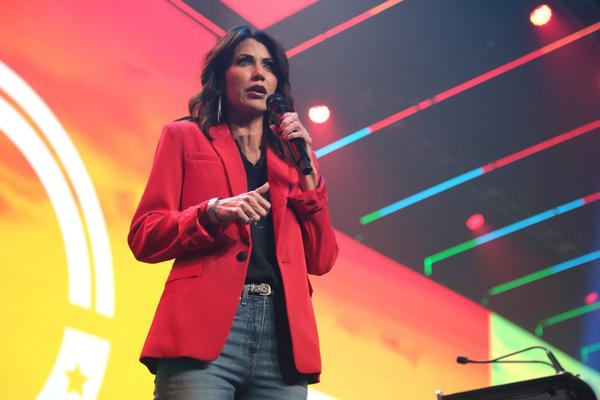 Uñas Kristi Noem