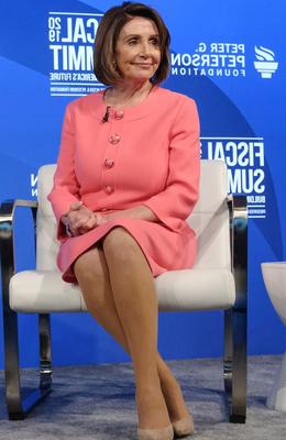 GILF Politische Strumpfhose Nancy Pelosi (USA)