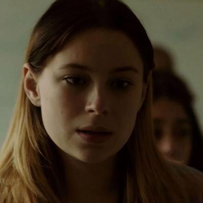 Mina Sundwall é um rosto que me deixa cada vez mais difícil