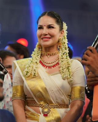 Sunny Leone Dream International Fashion Fest 2023 septembre 2023