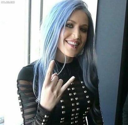 Alissa White Gluz si chaude