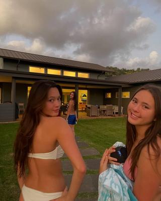 Lily Chee Bikini Sisters Skiin Travel Heißes Kleid