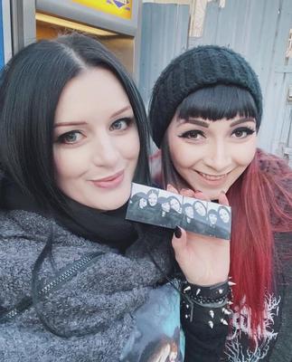 Alissa Noir und Leah verdecken „DEAD CHICKS“