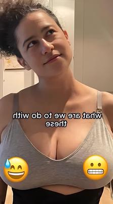 Ilana Glazer (Pregnant Boobs)