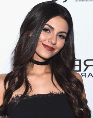 Amateur sur le rouge à lèvres Victoria Justice