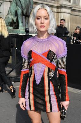 Zara Larsson au Balmain Fashion Show de PFW à Paris