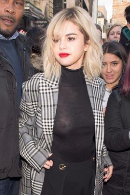 Selena Gomez - Surenta Seja através de Candids em Londres